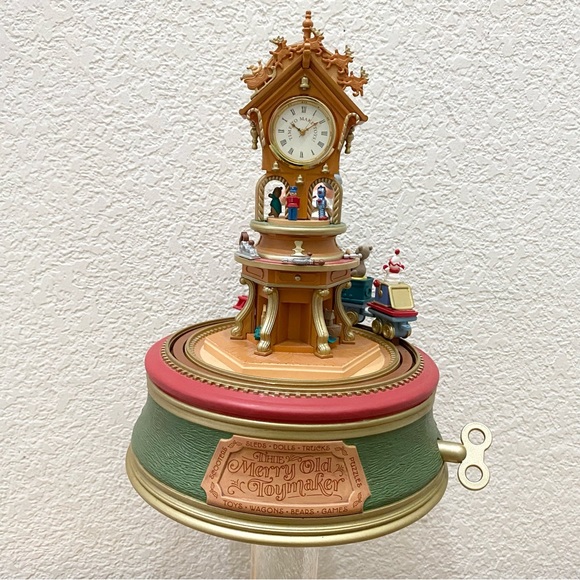 Hallmark THE MERRY OLD TOYMAKER 10" Musical Animated Santa Clock Tabletop Decor - Picture 5 of 16